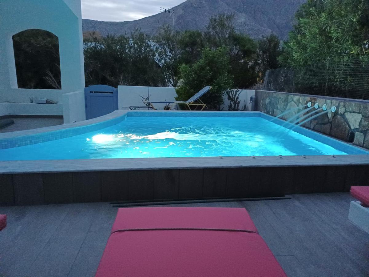 Located By The Sea One Beachfront Private Captain Lazaros Pool Villa With Loft In 750Sqm Spacious Private Plot-Jacuzzi-Sunrelax-Furnished Terace-Gazebo-Private Parking,Sleep 3 Adults And 2 Children, Just Steps From The Black Beach-Seaview Perissa  Luaran gambar
