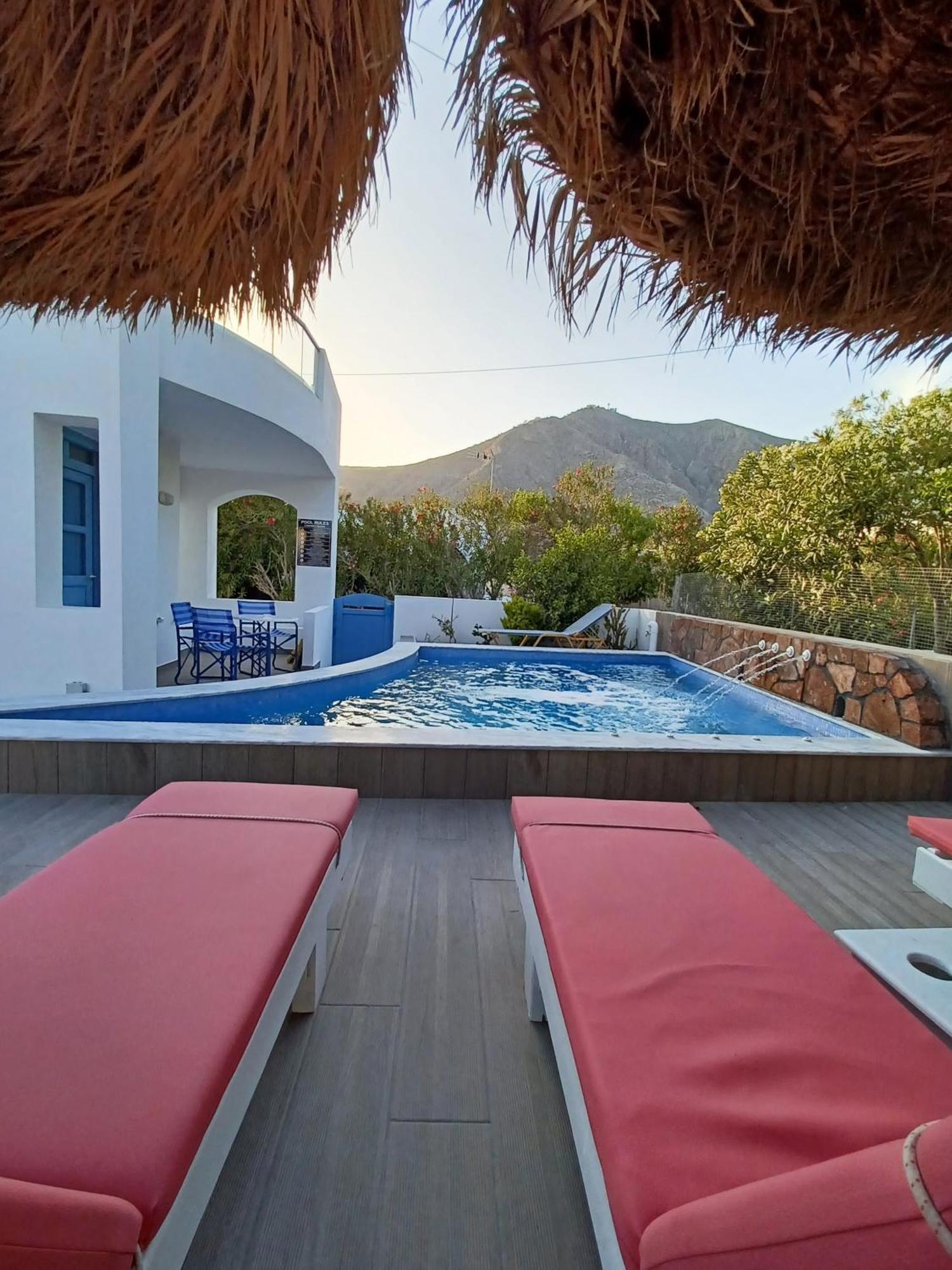 Located By The Sea One Beachfront Private Captain Lazaros Pool Villa With Loft In 750Sqm Spacious Private Plot-Jacuzzi-Sunrelax-Furnished Terace-Gazebo-Private Parking,Sleep 3 Adults And 2 Children, Just Steps From The Black Beach-Seaview Perissa  Luaran gambar