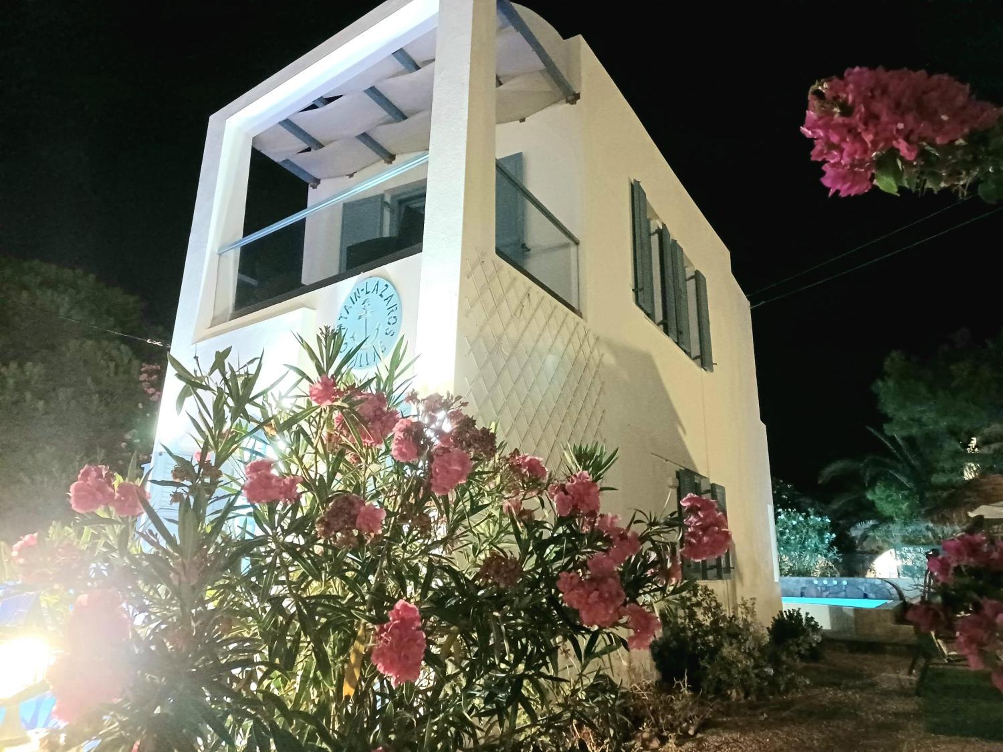 Located By The Sea One Beachfront Private Captain Lazaros Pool Villa With Loft In 750Sqm Spacious Private Plot-Jacuzzi-Sunrelax-Furnished Terace-Gazebo-Private Parking,Sleep 3 Adults And 2 Children, Just Steps From The Black Beach-Seaview Perissa  Luaran gambar