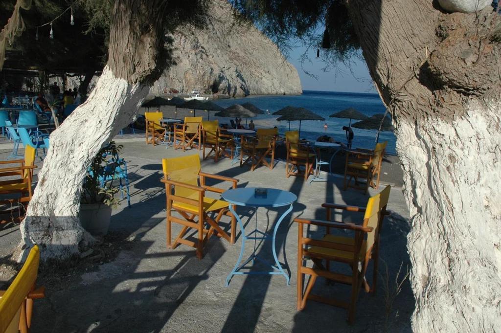 Located By The Sea One Beachfront Private Captain Lazaros Pool Villa With Loft In 750Sqm Spacious Private Plot-Jacuzzi-Sunrelax-Furnished Terace-Gazebo-Private Parking,Sleep 3 Adults And 2 Children, Just Steps From The Black Beach-Seaview Perissa  Luaran gambar