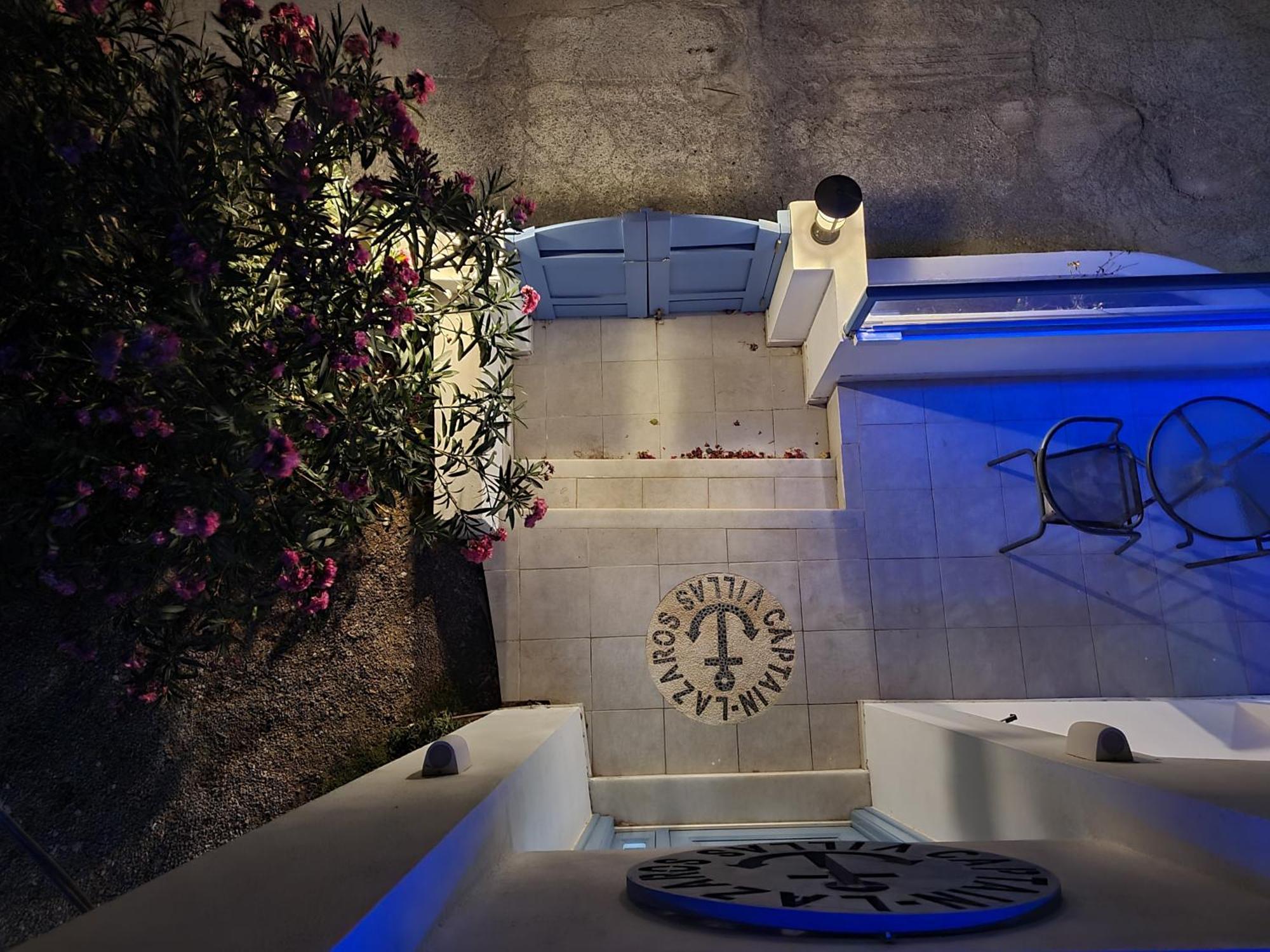 Located By The Sea One Beachfront Private Captain Lazaros Pool Villa With Loft In 750Sqm Spacious Private Plot-Jacuzzi-Sunrelax-Furnished Terace-Gazebo-Private Parking,Sleep 3 Adults And 2 Children, Just Steps From The Black Beach-Seaview Perissa  Luaran gambar