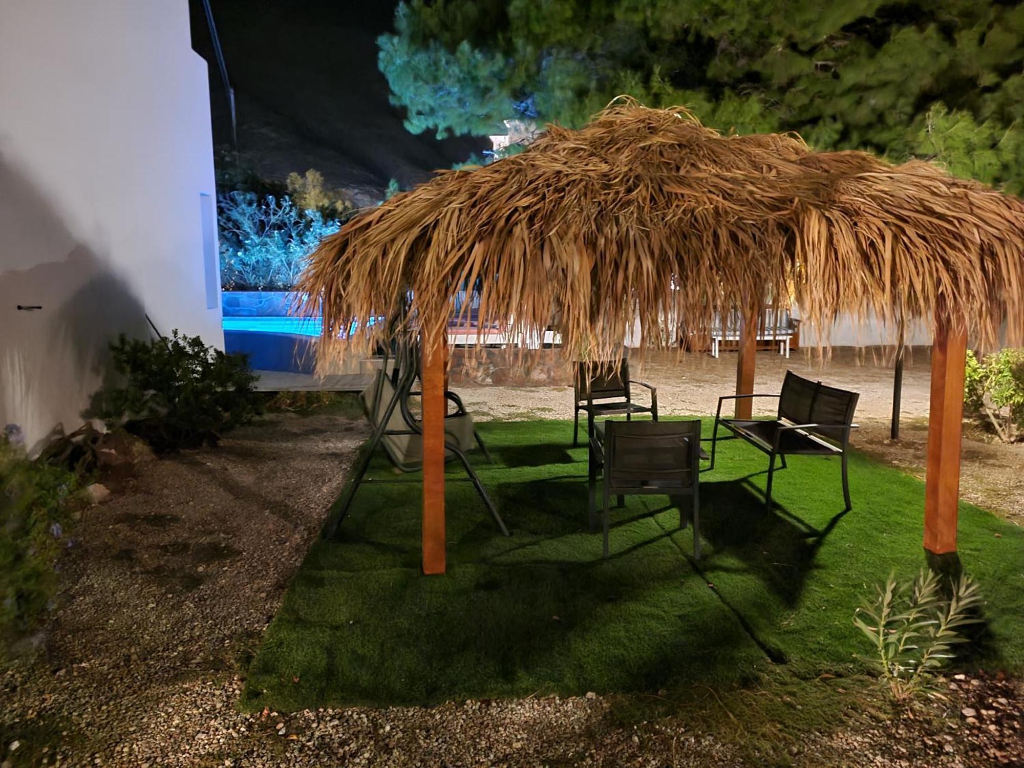 Located By The Sea One Beachfront Private Captain Lazaros Pool Villa With Loft In 750Sqm Spacious Private Plot-Jacuzzi-Sunrelax-Furnished Terace-Gazebo-Private Parking,Sleep 3 Adults And 2 Children, Just Steps From The Black Beach-Seaview Perissa  Luaran gambar