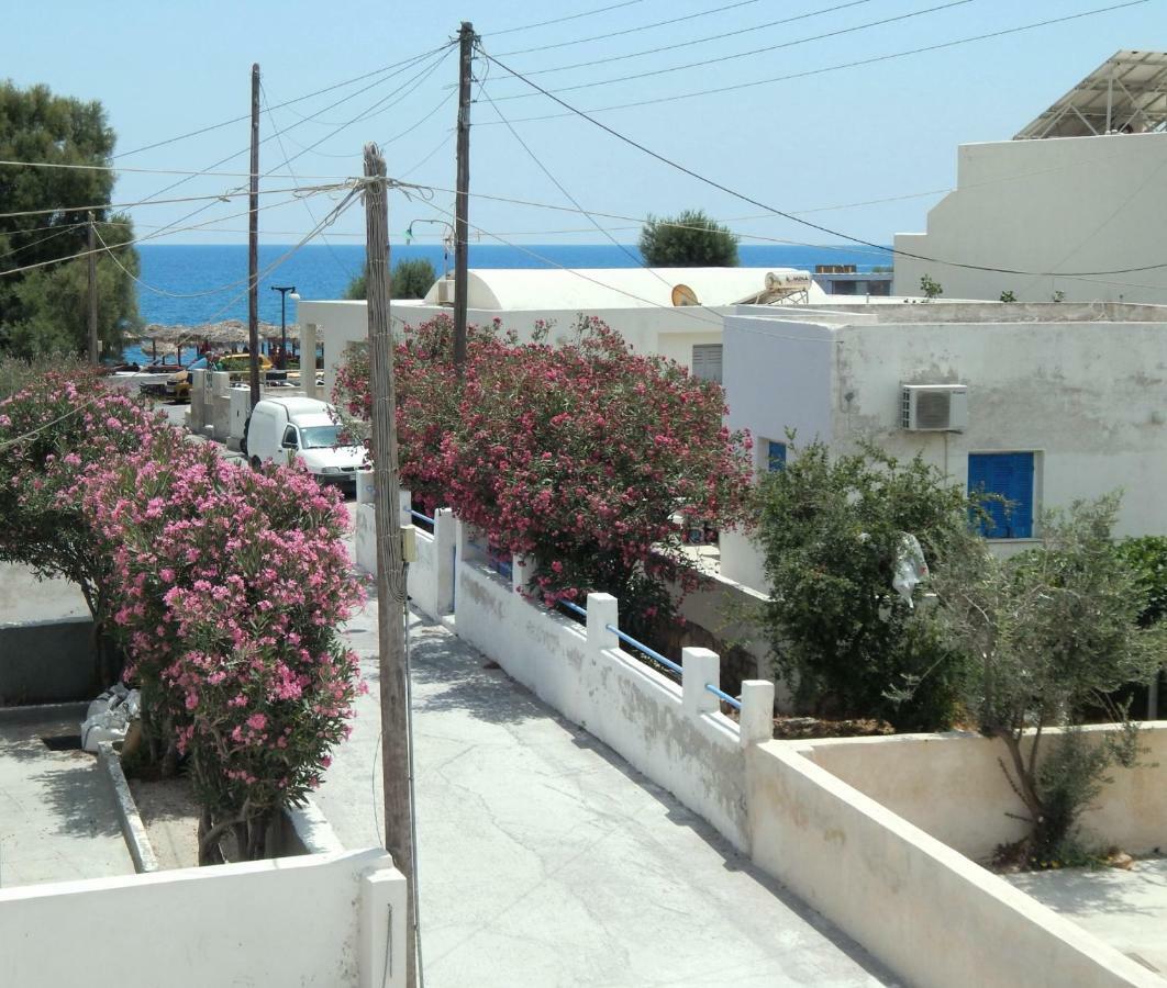Located By The Sea One Beachfront Private Captain Lazaros Pool Villa With Loft In 750Sqm Spacious Private Plot-Jacuzzi-Sunrelax-Furnished Terace-Gazebo-Private Parking,Sleep 3 Adults And 2 Children, Just Steps From The Black Beach-Seaview Perissa  Luaran gambar