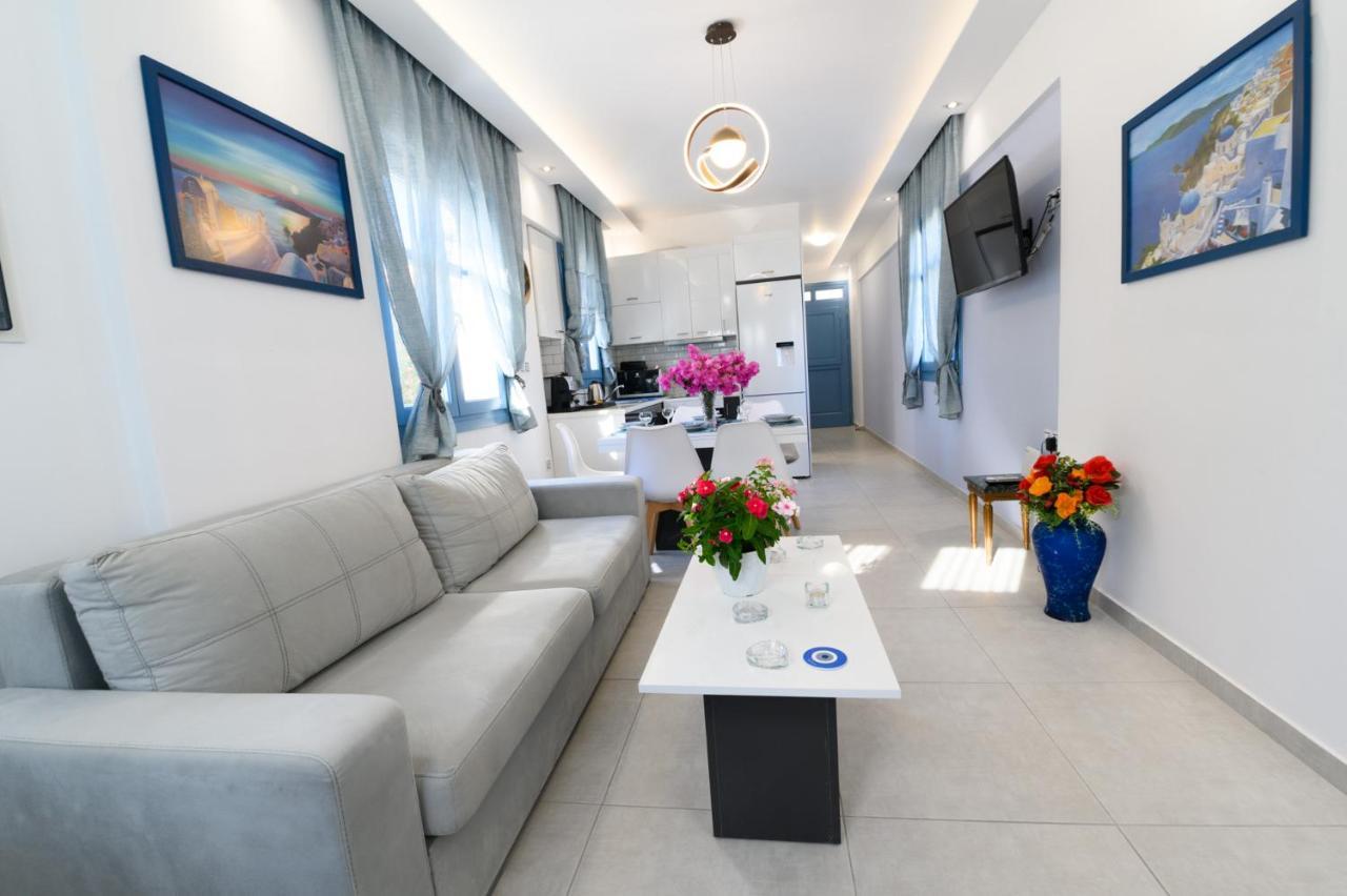 Located By The Sea One Beachfront Private Captain Lazaros Pool Villa With Loft In 750Sqm Spacious Private Plot-Jacuzzi-Sunrelax-Furnished Terace-Gazebo-Private Parking,Sleep 3 Adults And 2 Children, Just Steps From The Black Beach-Seaview Perissa  Luaran gambar