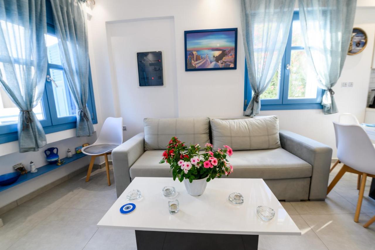 Located By The Sea One Beachfront Private Captain Lazaros Pool Villa With Loft In 750Sqm Spacious Private Plot-Jacuzzi-Sunrelax-Furnished Terace-Gazebo-Private Parking,Sleep 3 Adults And 2 Children, Just Steps From The Black Beach-Seaview Perissa  Luaran gambar